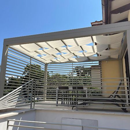 Appartamento In Villa A Tirrenia, Eleganza E Comfort A Pochi Passi Dal Mare ปิซา ภายนอก รูปภาพ